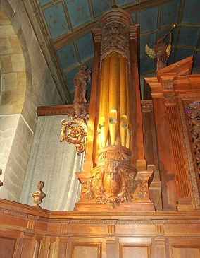 The organ in Harkness Chapel
